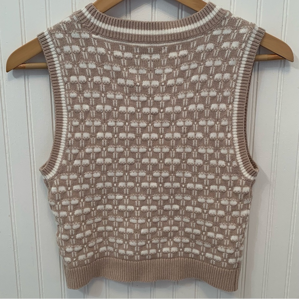 Abercrombie & Fitch Sweater Vest - Picture 3 of 6